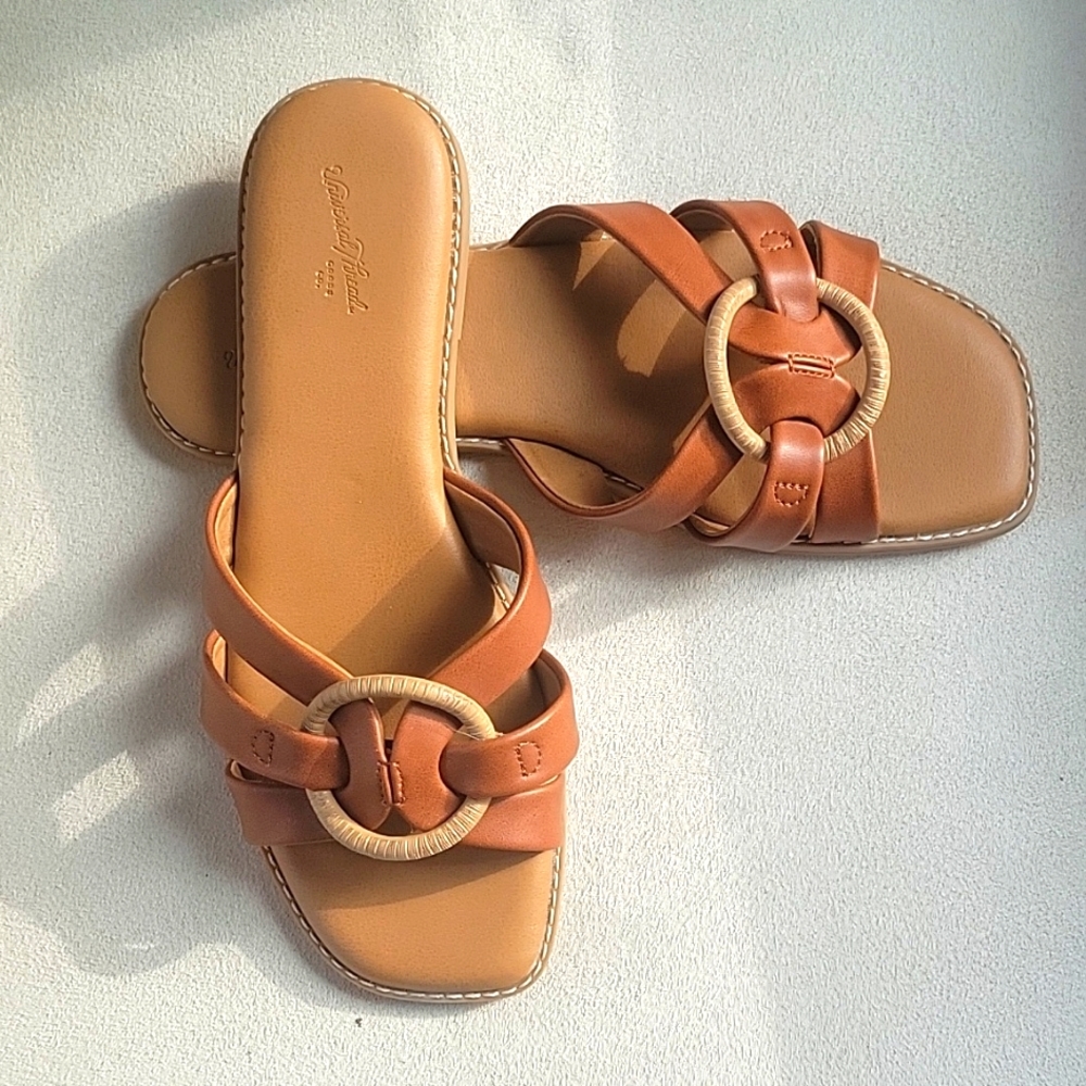Universal Threads Sandle